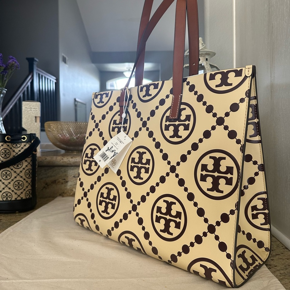 New Tory Burch T MONOGRAM CONTRAST EMBOSSED TOTE BAG wine/ cream - Picture 4 of 9